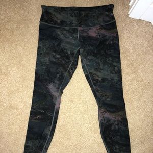Pattern lululemon leggings size 8